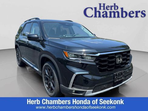 New 2025 Honda Pilot Touring image 1