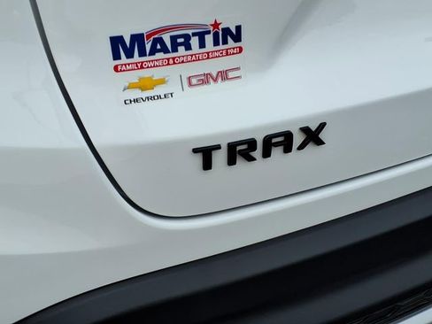 Used 2026 Chevrolet Trax LT w/ LT Convenience Package FWD image 11