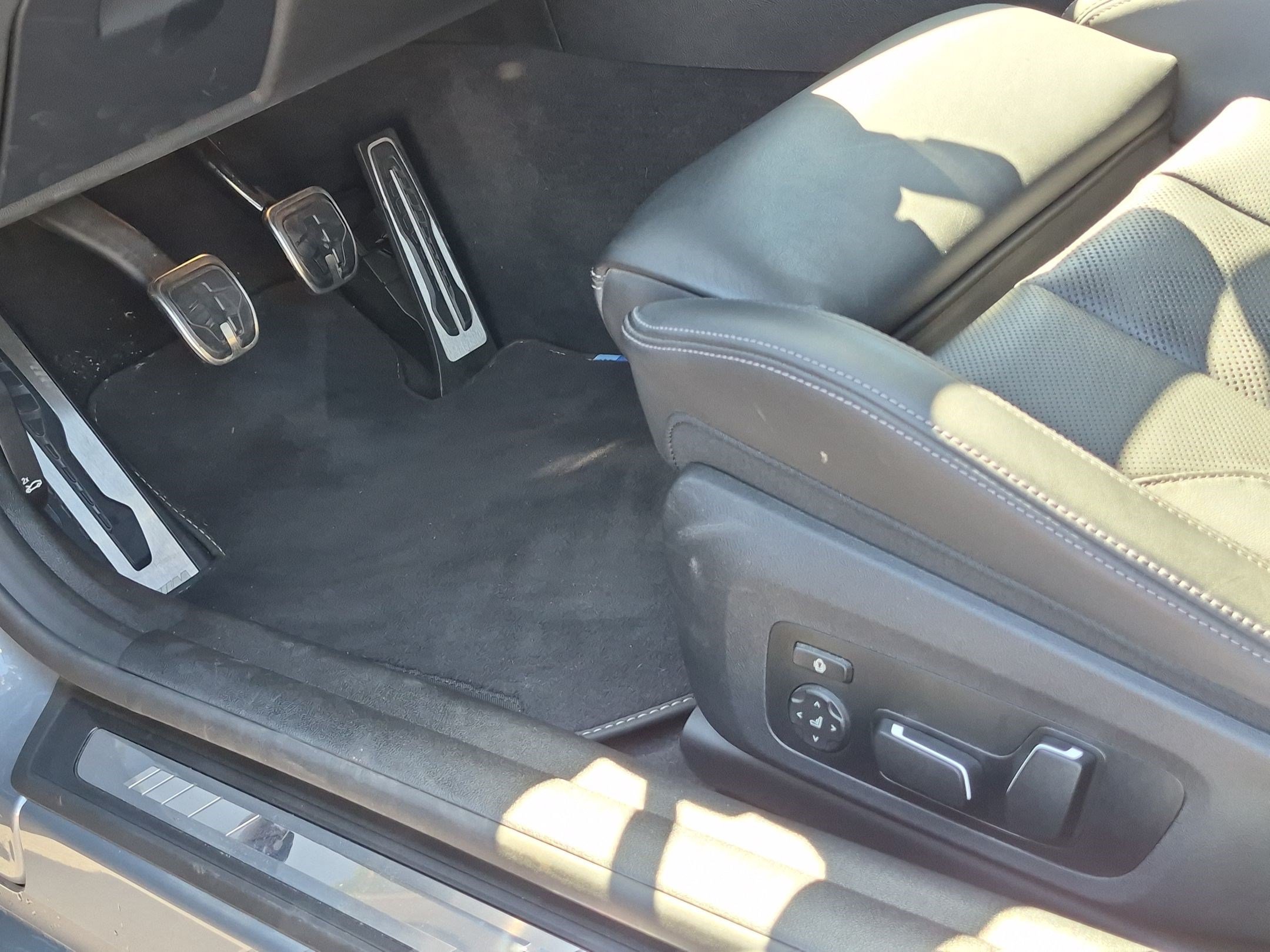Used 2025 BMW M4 Coupe w/ M Driver's Package RWD image 17