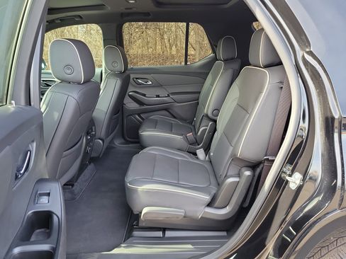 Used 2023 Chevrolet Traverse Premier w/ Redline Edition image 12