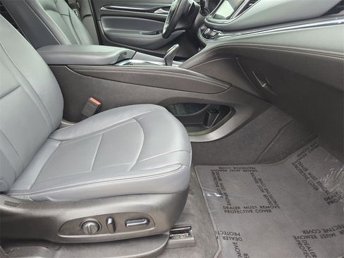 Used 2020 Buick Enclave Essence image 15