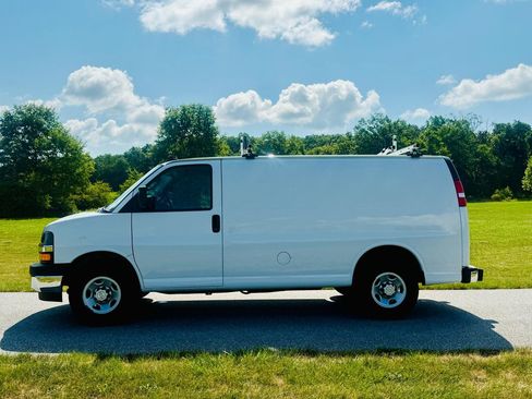 Used 2020 Chevrolet Express 2500 w/ Driver Convenience Package RWD image 2