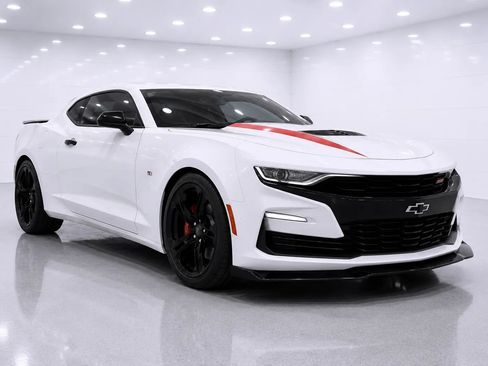Used 2019 Chevrolet Camaro SS RWD image 7