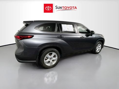 Used 2023 Toyota Highlander L image 4