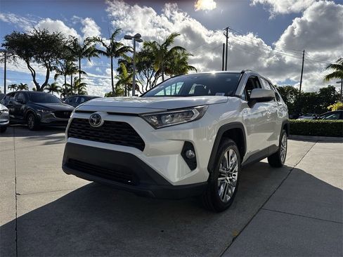 Used 2021 Toyota RAV4 XLE Premium image 32