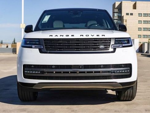 New 2025 Land Rover Range Rover SE image 2