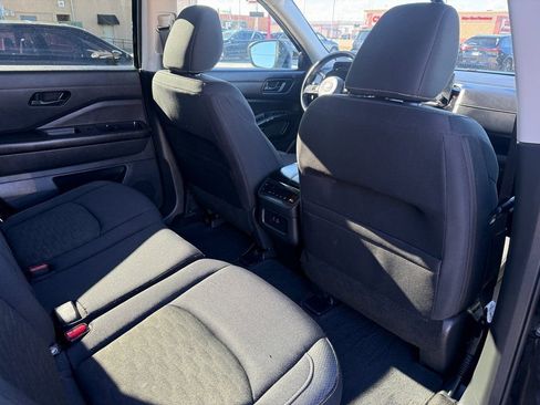 Used 2023 Nissan Pathfinder SV image 15