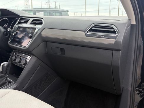 Used 2020 Volkswagen Tiguan SE w/ Panoramic Sunroof Package AWD/4WD image 12