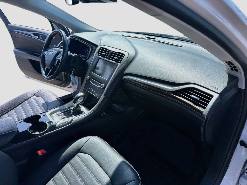 Used 2015 Ford Fusion SE w/ Equipment Group 202A FWD image 30