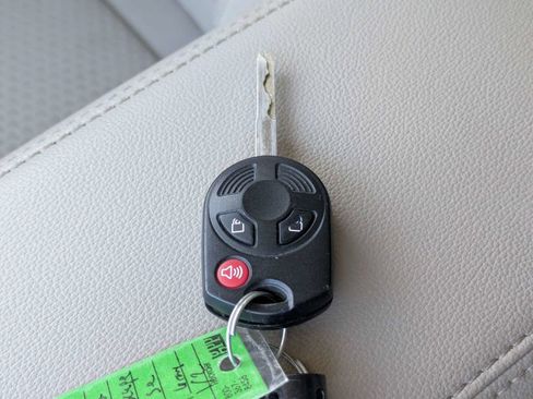 Used 2017 Ford Escape SE AWD/4WD image 42