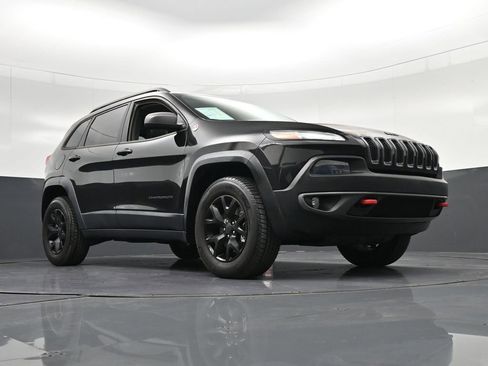Used 2017 Jeep Cherokee Trailhawk w/ Comfort/Convenience Group AWD/4WD image 33