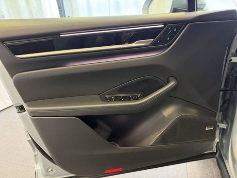 Certified 2025 Porsche Macan 4S Electric AWD/4WD image 15