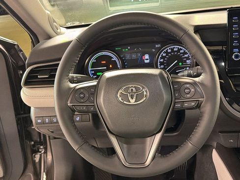 Used 2024 Toyota Camry XSE w/ Navigation Package image 17