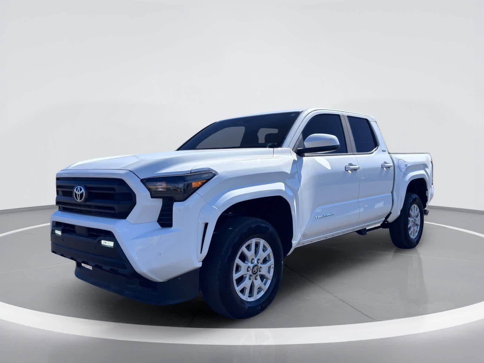 Used 2025 Toyota Tacoma SR5 AWD/4WD image 2