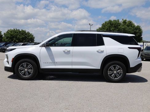 Used 2026 Chevrolet Traverse LT w/ Driver Confidence Package AWD/4WD image 8