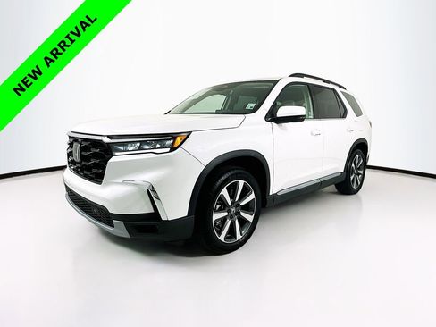 Certified 2025 Honda Pilot Touring image 1