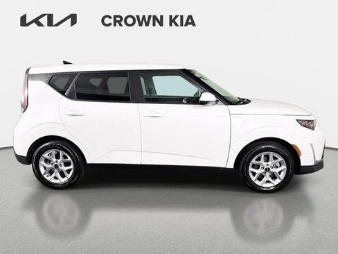 Certified 2025 Kia Soul LX w/ LX Technology Package FWD image 4
