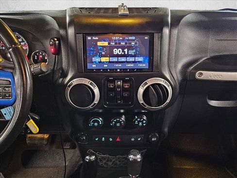 Used 2016 Jeep Wrangler Unlimited Rubicon image 12