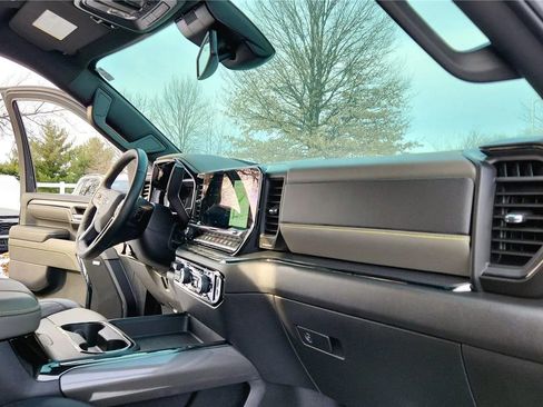 Used 2024 Chevrolet Silverado 2500 ZR2 image 9