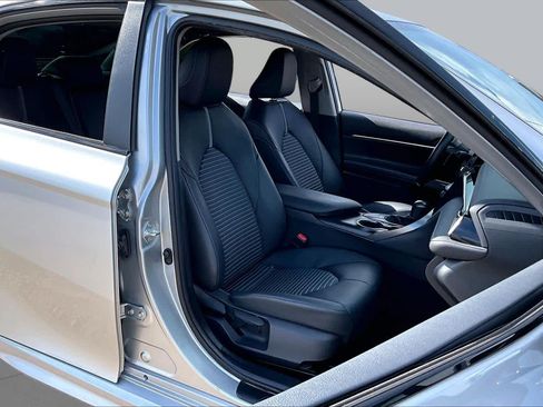 Used 2022 Toyota Camry SE FWD image 9