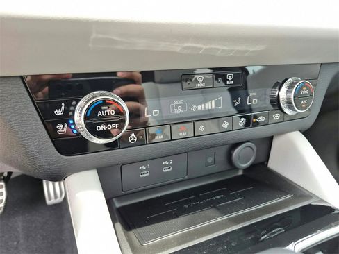 New 2025 Mitsubishi Outlander SEL image 19