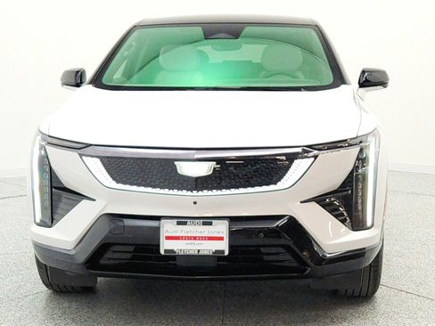 Used 2025 Cadillac Optiq Sport 1 w/ LPO, Floor Liner Package AWD/4WD image 2