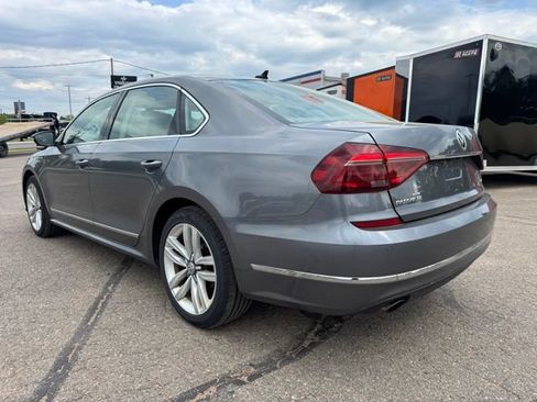 Used 2017 Volkswagen Passat 1.8T SE FWD image 5