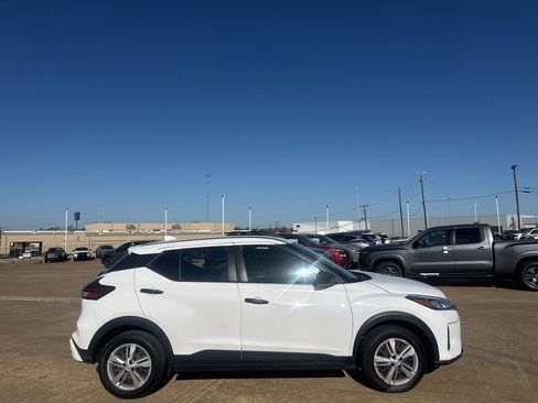 Used 2022 Nissan Kicks S image 23