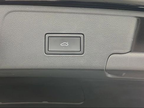 Used 2024 Volkswagen Atlas Cross Sport SEL R-Line image 29