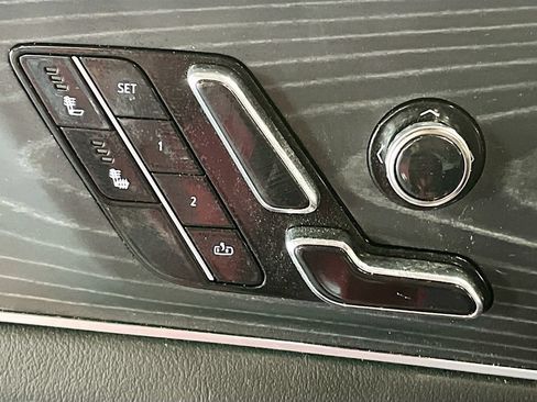 Used 2025 Cadillac Lyriq Sport AWD/4WD image 20