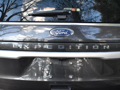 Used 2024 Ford Expedition XLT image 19