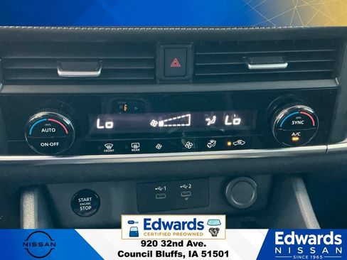 Used 2024 Nissan Rogue SV AWD/4WD image 25