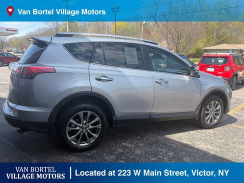 Used 2018 Toyota RAV4 Limited AWD/4WD image 5