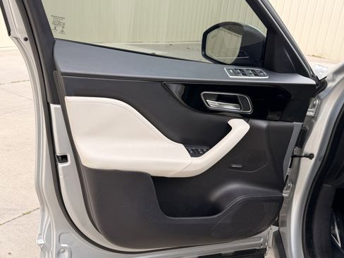 Used 2019 Jaguar F-PACE R-Sport image 18