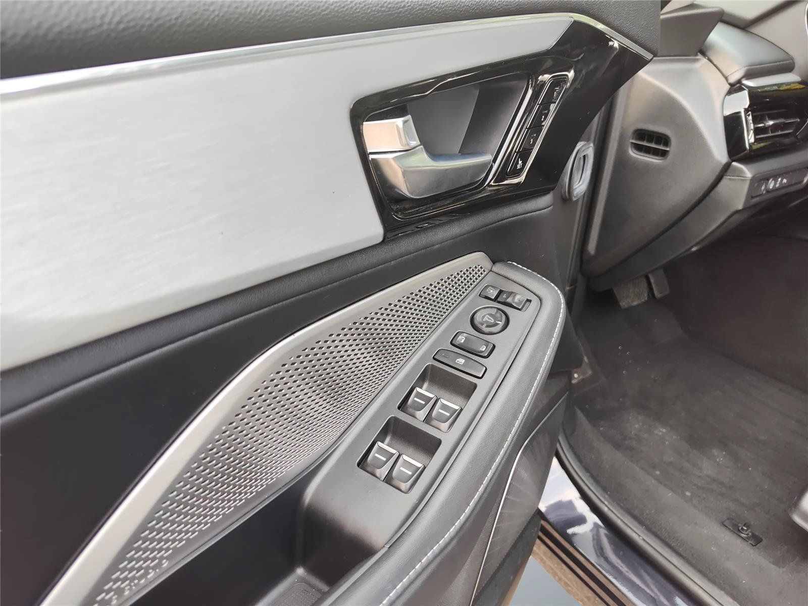 Used 2024 Acura MDX w/ Technology Package AWD/4WD image 10