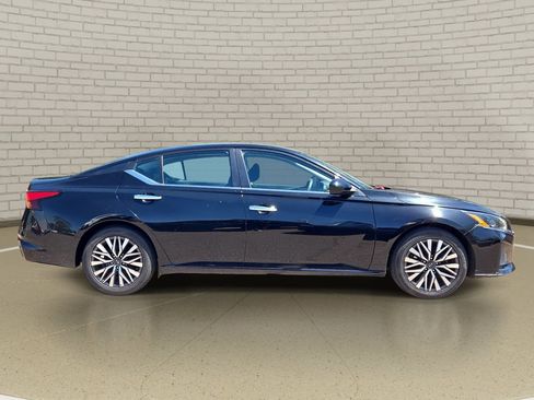 Used 2023 Nissan Altima 2.5 SV FWD image 4
