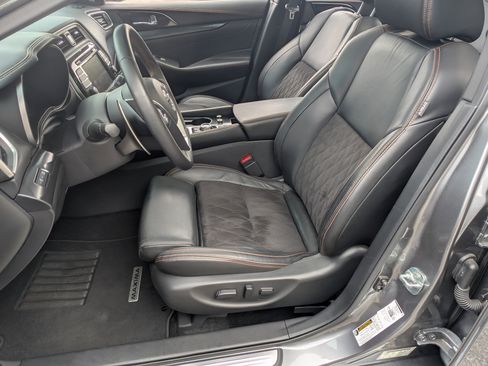 Used 2022 Nissan Maxima SR w/ Sport Mat Group FWD image 17