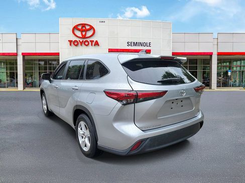 Used 2023 Toyota Highlander LE FWD image 4