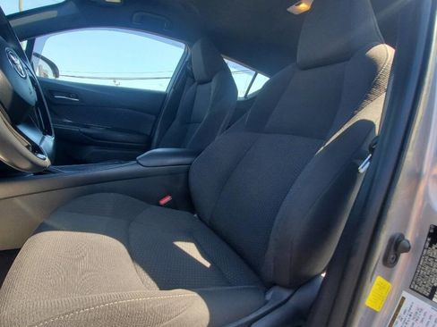 Used 2018 Toyota C-HR XLE image 11