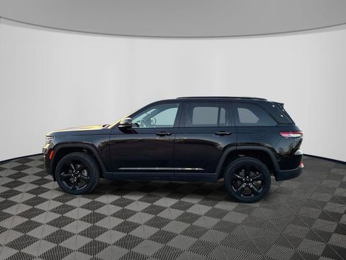 Used 2022 Jeep Grand Cherokee Altitude AWD/4WD image 4