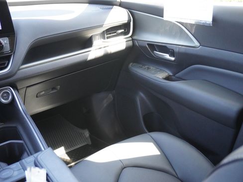 Used 2025 Toyota Grand Highlander FWD image 18