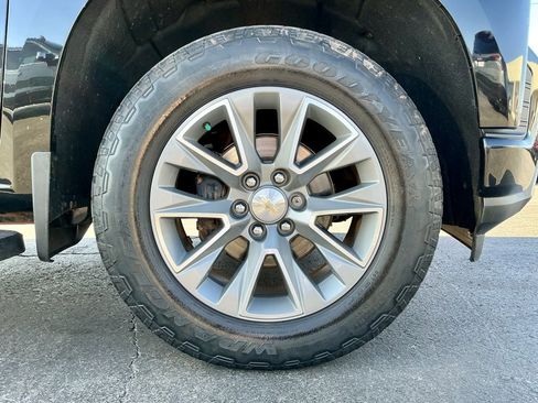 Used 2021 Chevrolet Silverado 1500 High Country w/ Technology Package image 18