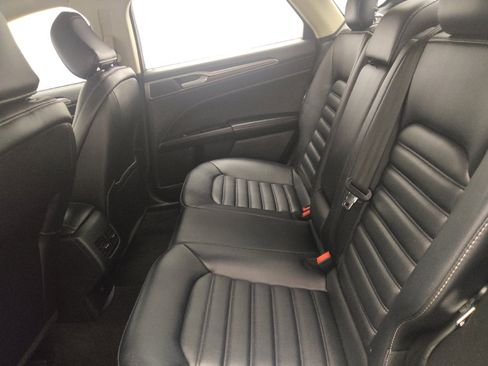 Used 2020 Ford Fusion SEL FWD image 18