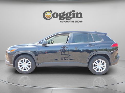 Used 2024 Toyota Corolla Cross L FWD image 2