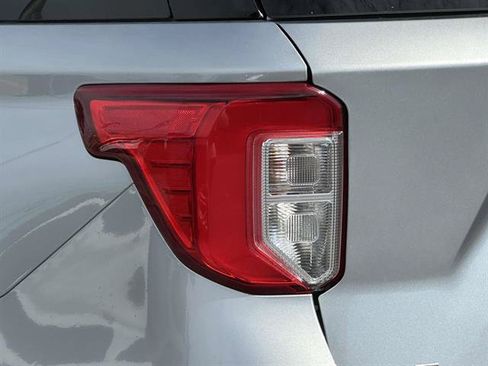 Used 2023 Ford Explorer XLT w/ Equipment Group 202A AWD/4WD image 9