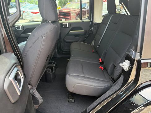 Used 2020 Jeep Wrangler Unlimited Sahara AWD/4WD image 27