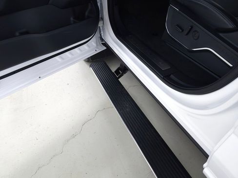 Used 2025 Ford F350 Platinum image 21