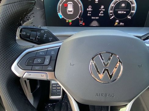 New 2026 Volkswagen Tiguan SE R-Line FWD image 20