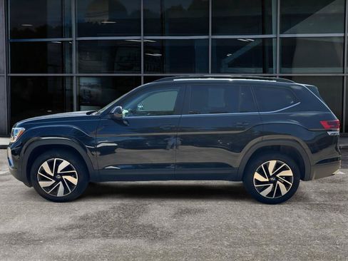 Used 2025 Volkswagen Atlas SE AWD/4WD image 4