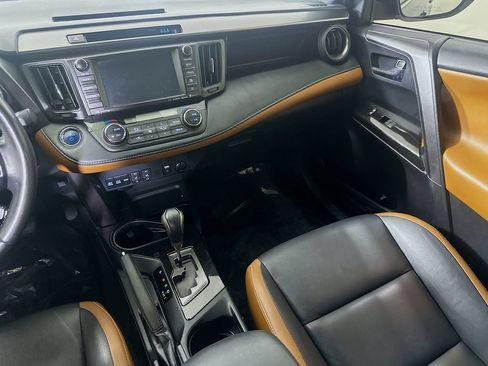 Used 2018 Toyota RAV4 SE AWD/4WD image 19